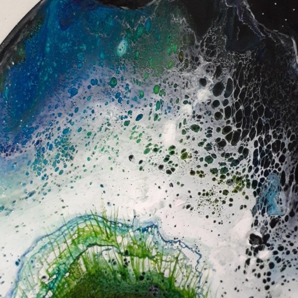 Hand Crafted Bear Vinyl Record Painting Mountain Acrylic Fluid Wall Art Upcycle - Picture 8 of 8